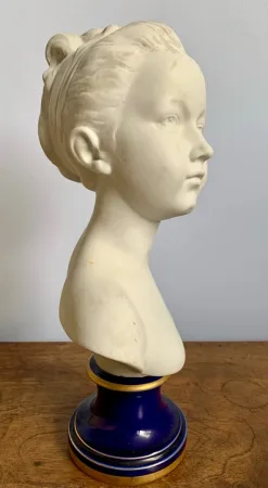 Louise Brongniart , Sujet En Porcelaine