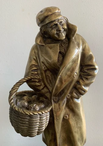 Le Cueilleur De Pomme , Sujet En Bronze