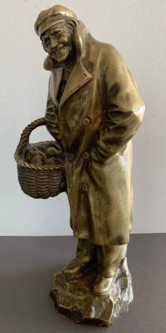 Le Cueilleur De Pomme , Sujet En Bronze