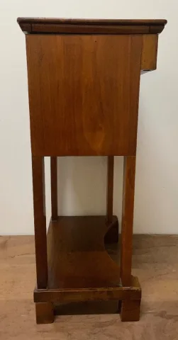 OCCASIONAL TABLE