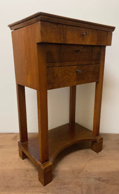 Petite Table d appoint Ou Travailleuse En Noyer