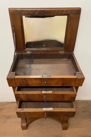 OCCASIONAL TABLE