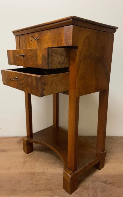 Petite Table d appoint Ou Travailleuse En Noyer
