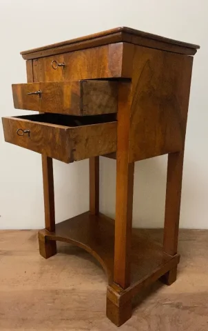 OCCASIONAL TABLE
