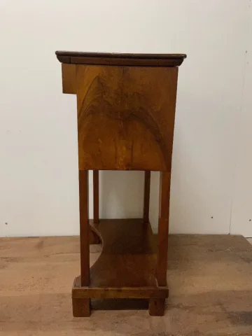 OCCASIONAL TABLE