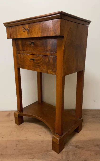 Petite Table d appoint Ou Travailleuse En Noyer