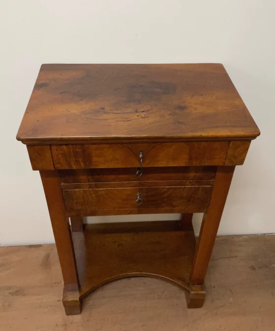 Petite Table d appoint Ou Travailleuse En Noyer
