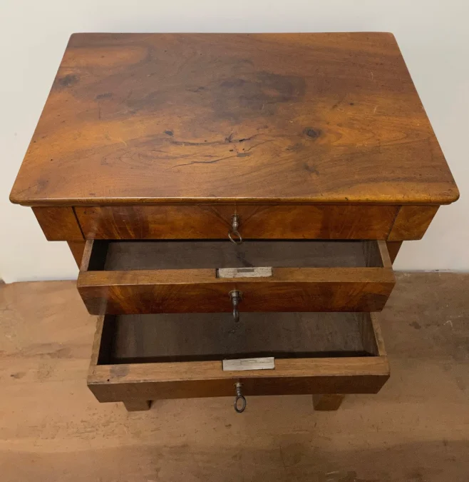 Petite Table d appoint Ou Travailleuse En Noyer