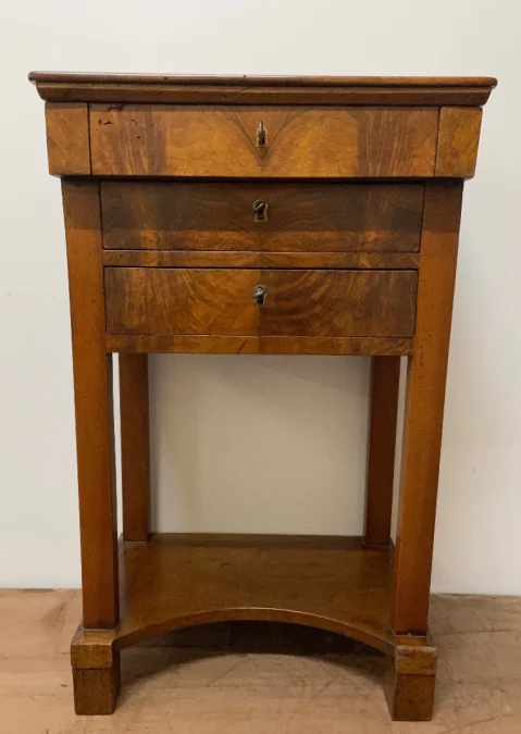 Petite Table d appoint Ou Travailleuse En Noyer