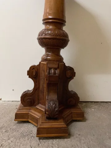 Colonne En Noyer