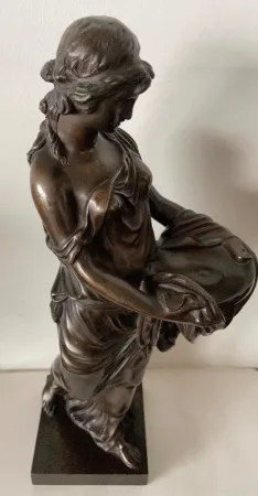 BRONZEFIGUR