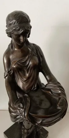 BRONZEFIGUR