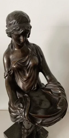 Femme Drapée à  L Antique , Sculpture En Bronze