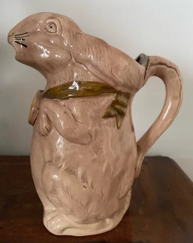 Le Lapin à La Médaille 1900 , Pichet En Barbotine