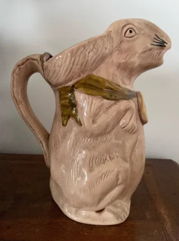 Le Lapin à La Médaille 1900 , Pichet En Barbotine
