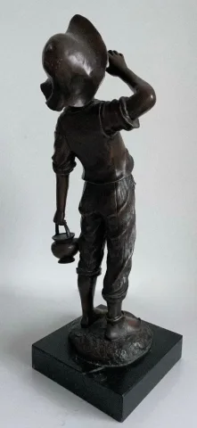 Le porteur d eau , sujet en bronze