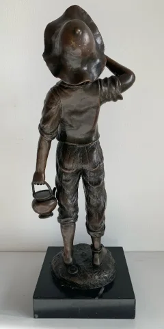 Le porteur d eau , sujet en bronze
