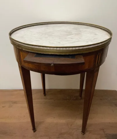LOUIS XVI STIJL BOUILLOTTE TAFEL