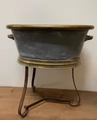 CHILD'S BATH TUB