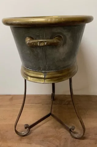 CHILD'S BATH TUB