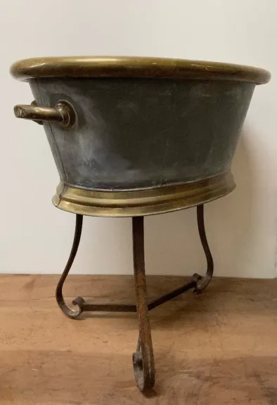 CHILD'S BATH TUB