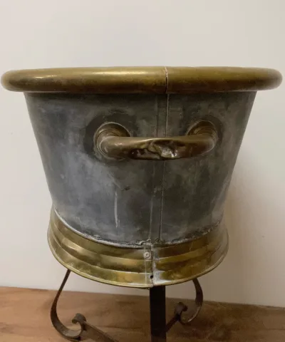 CHILD'S BATH TUB