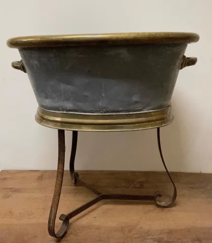 CHILD'S BATH TUB