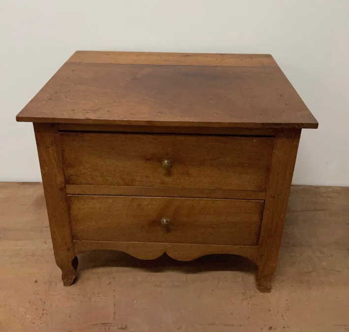 Petite commode d enfant en noyer