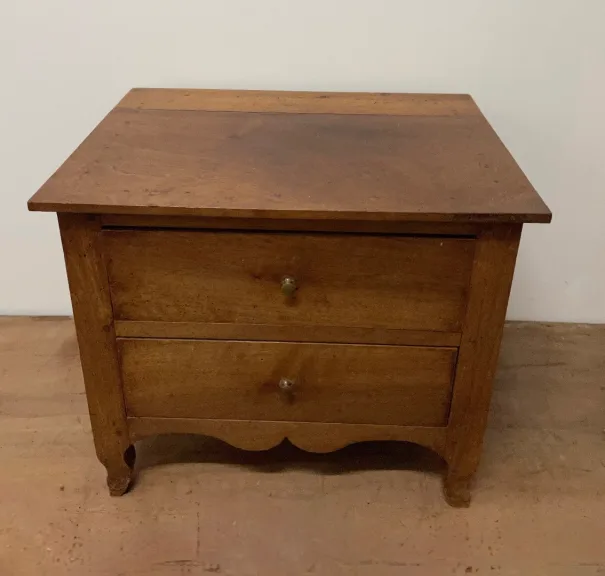 Petite commode d enfant en noyer