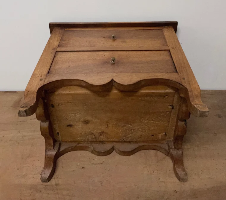 Petite commode d enfant en noyer