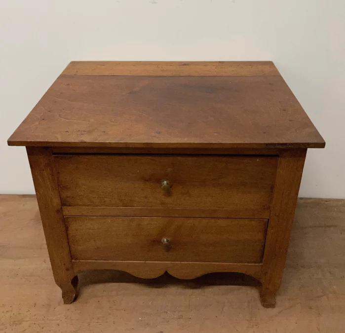 Petite commode d enfant en noyer