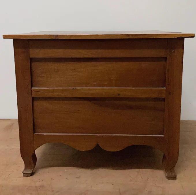 Petite commode d enfant en noyer