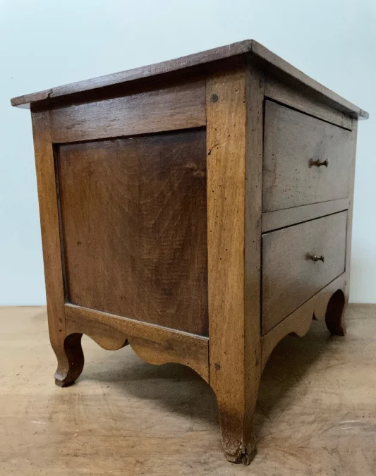 Petite commode d enfant en noyer