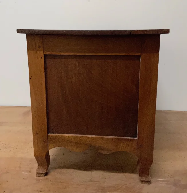 Petite commode d enfant en noyer