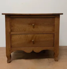 Petite commode d enfant en noyer