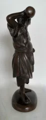 ブロンズ像