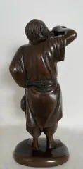 ブロンズ像