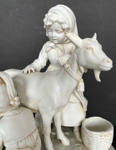la Traite De La Chèvre , Groupe En Biscuit