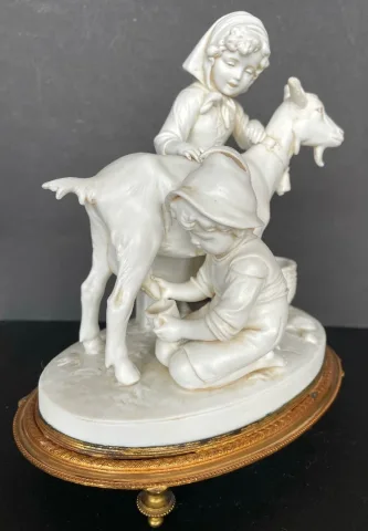 la Traite De La Chèvre , Groupe En Biscuit