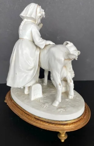 la Traite De La Chèvre , Groupe En Biscuit