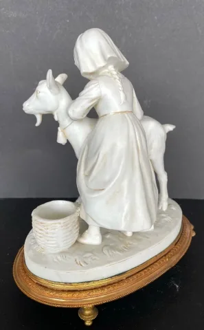 la Traite De La Chèvre , Groupe En Biscuit