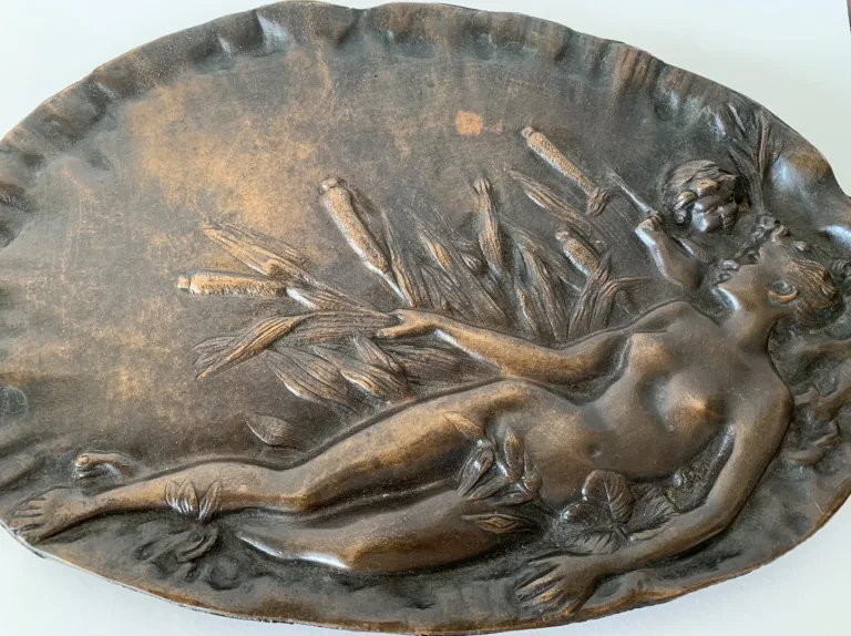 Naïade Et Putto , Bas Relief En Bronze
