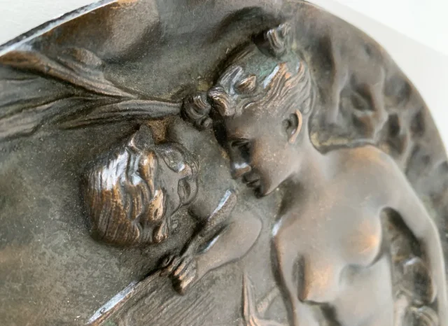 BRONCE BAJO RELIEVE