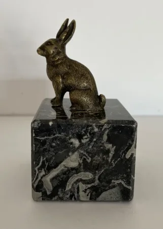 Petit Sujet En Bronze Représentant Un Lapin
