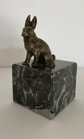Petit Sujet En Bronze Représentant Un Lapin