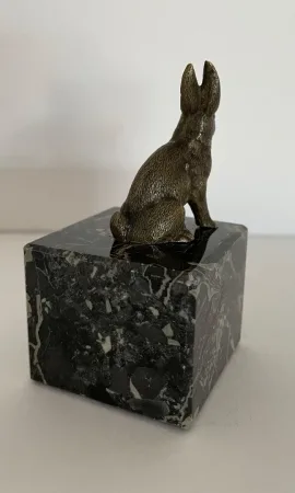 Petit Sujet En Bronze Représentant Un Lapin