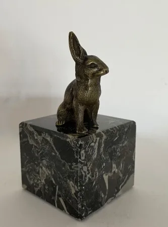 Petit Sujet En Bronze Représentant Un Lapin