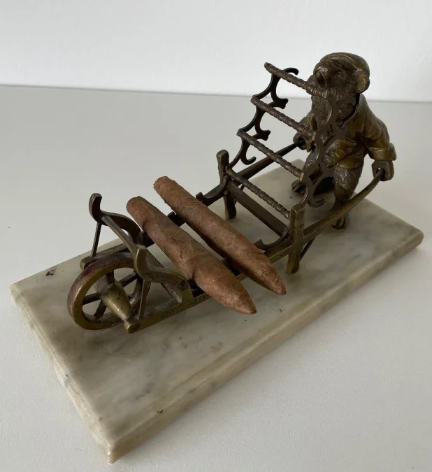 ZIGARRENSTÄNDER AUS BRONZE