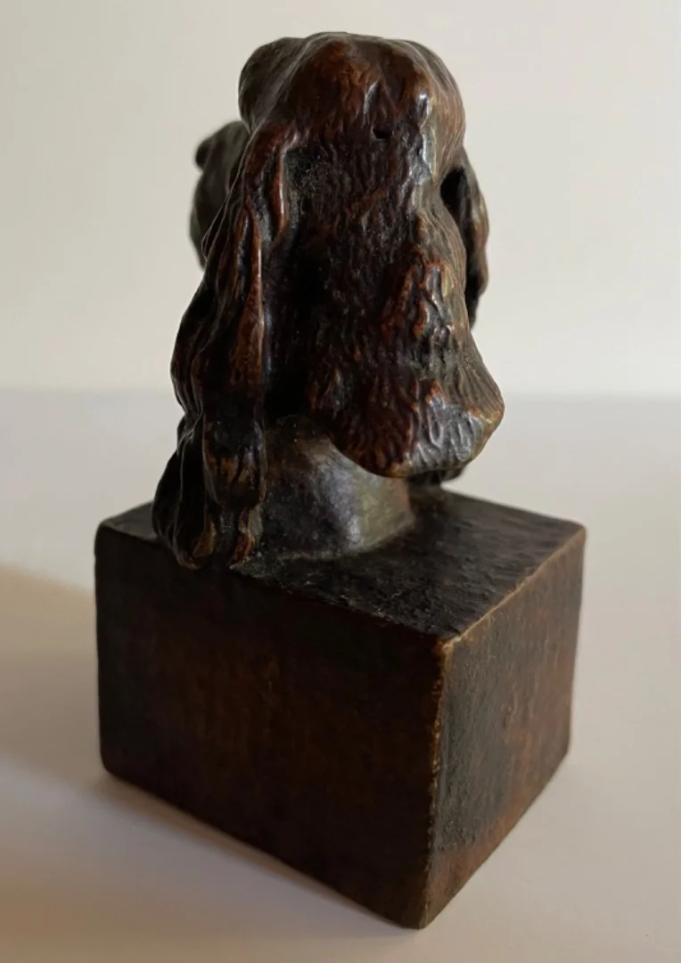Petit Sujet En Bronze Représentant Une Tête De Chien