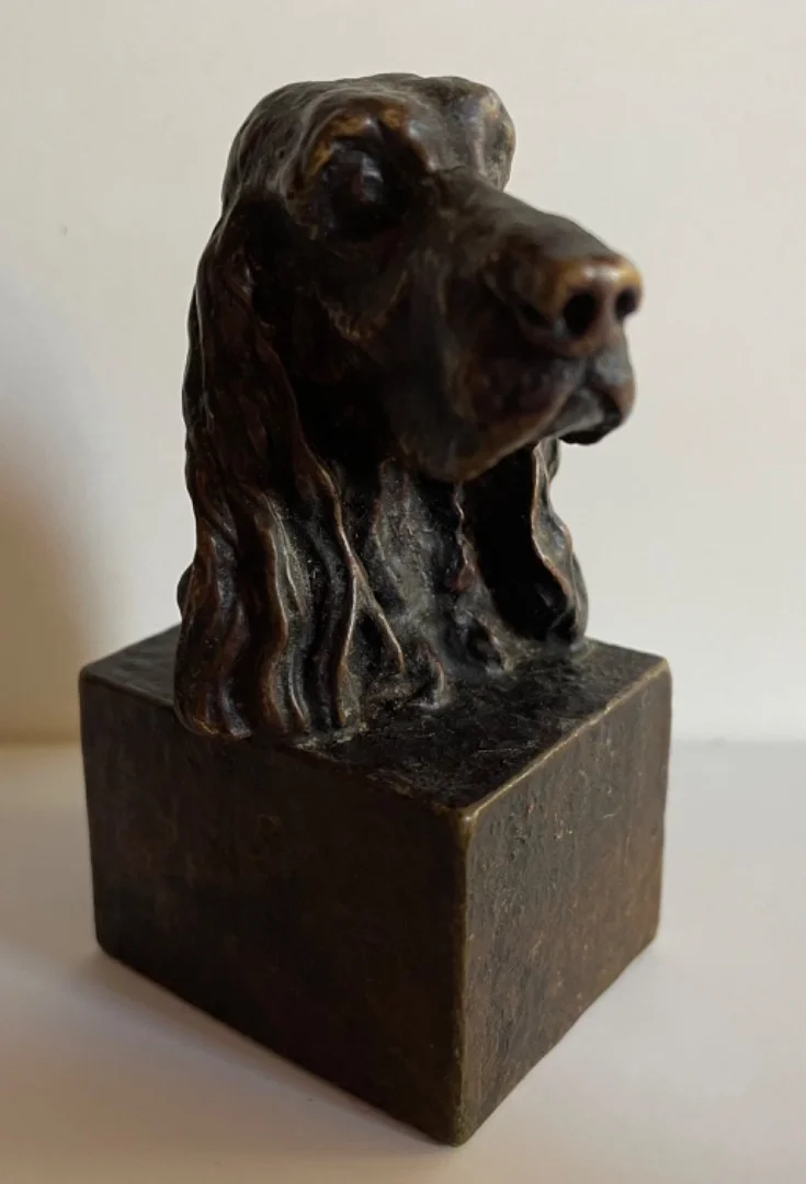 Petit Sujet En Bronze Représentant Une Tête De Chien